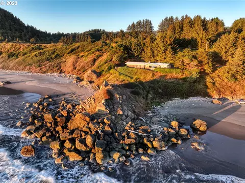 17530 N Hwy 101, Brookings, OR 97415