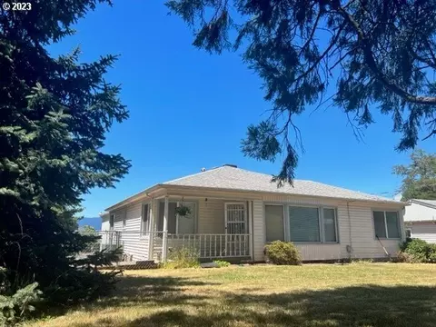 3146 Garden Valley Rd, Roseburg, OR 97471