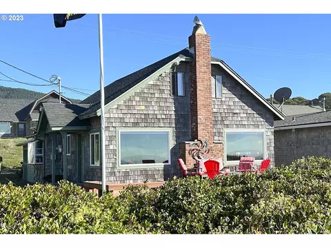 150 NW 15th Ave, Rockaway Beach, OR 97136