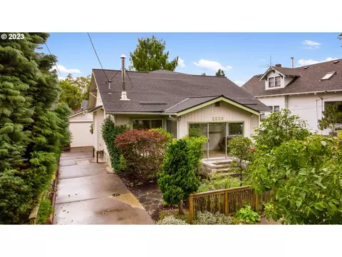 2225 SE 53rd Ave, Portland, OR 97215
