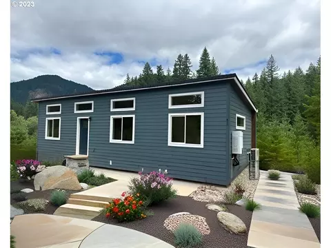 71 Edgewater Dr, Carson, WA 98610