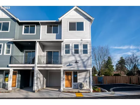 12078 SE Harold St #10, Portland, OR 97266