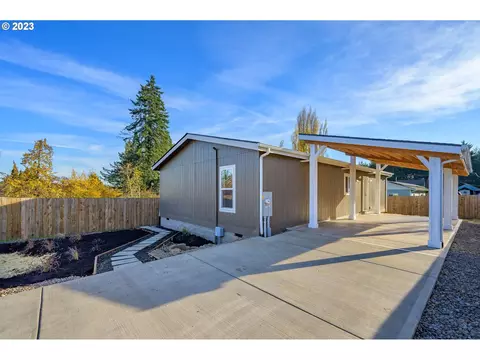 826 SW Cherry St #PAR2, Willamina, OR 97396