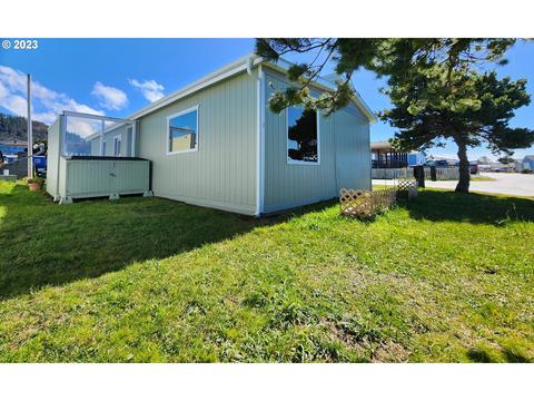 94120 Strahan St #6, Gold Beach, OR 97444