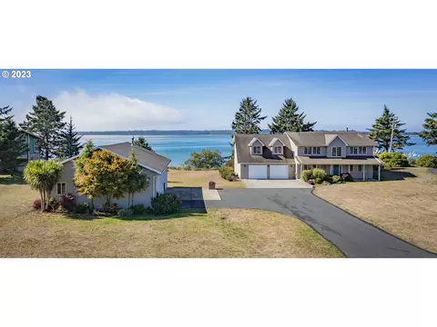 4925 Bourbon Pl, Tillamook, OR 97141