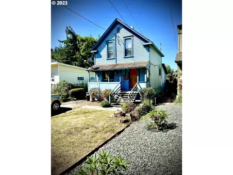 2122 Hamilton St, North Bend, OR 97459