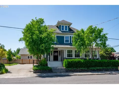 2005 SE Cesar E Chavez Blvd, Portland, OR 97214
