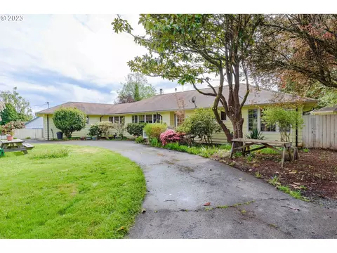 1125 N Grape St, Coquille, OR 97423