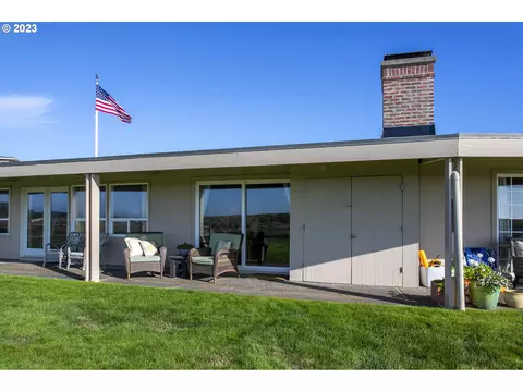 101 13th St #218, Gearhart, OR 97138