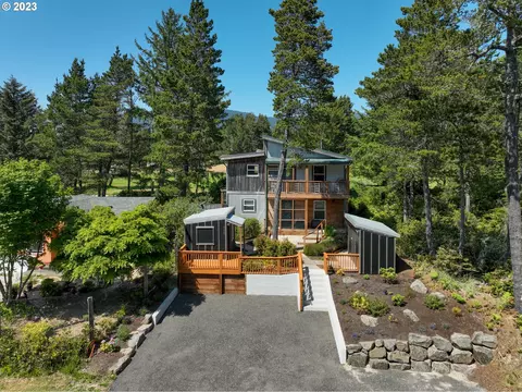 9320 Puffin Ln, Manzanita, OR 97130