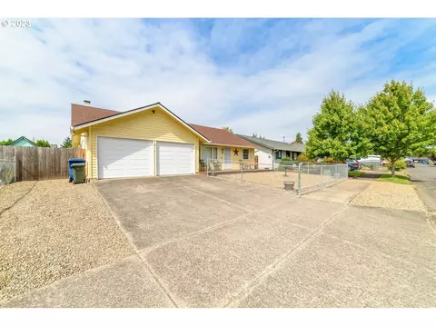 382 38th Pl, Springfield, OR 97478