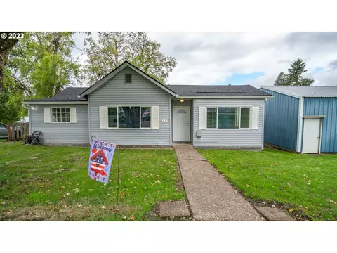345 S Kutch St, Carlton, OR 97111