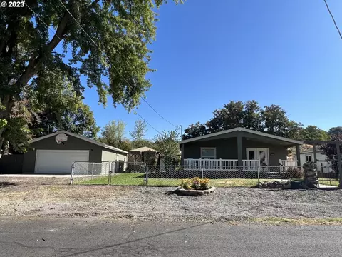 31 Prescott St, Echo, OR 97826