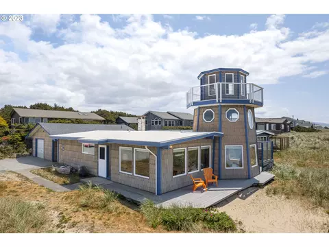 8755 Pelican Ln, Manzanita, OR 97130