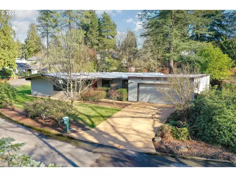 6940 SW Bancroft Way, Portland, OR 97225