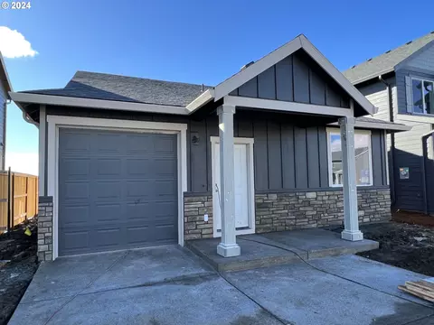 11202 Blueberry Loop, Donald, OR 97020
