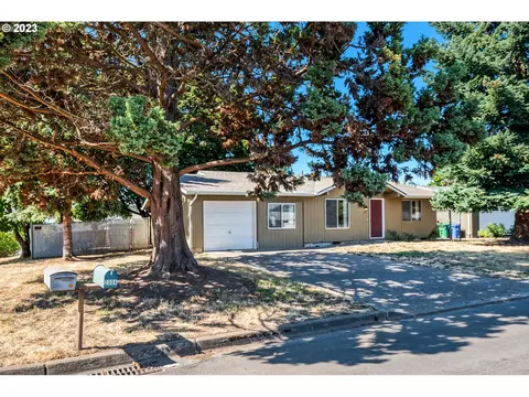 2506 Canterbury St, Eugene, OR 97404
