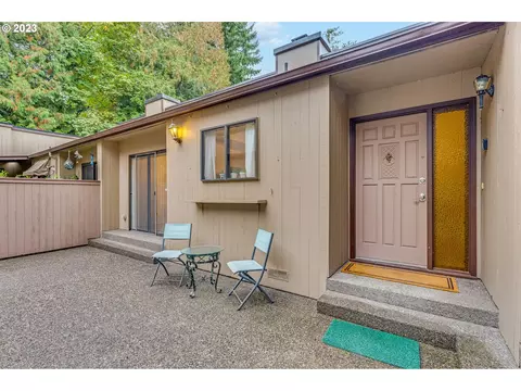 13614 NE Regents Dr, Vancouver, WA 98684