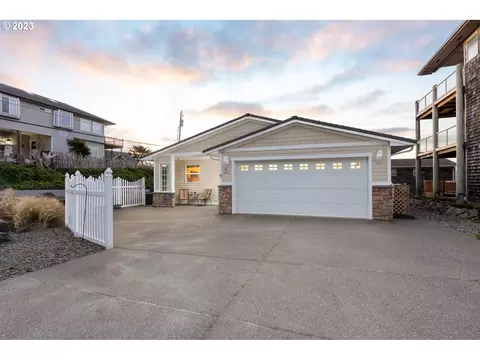 1011 SW 8th St, Lincoln City, OR 97367
