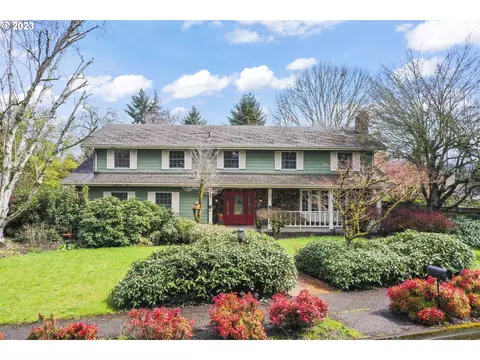 425 Stonegate St, Eugene, OR 97401