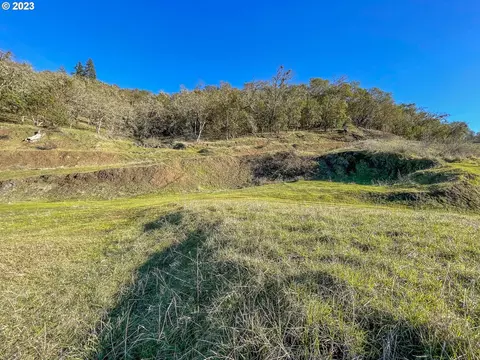 747 N View Dr, Winchester, OR 97495