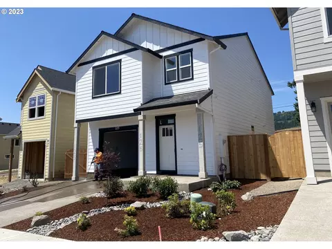 125 E Barbaras Way, Newberg, OR 97132