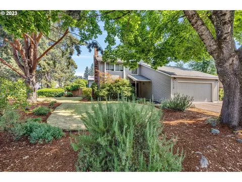 1110 Stonewood Ct, Gladstone, OR 97027