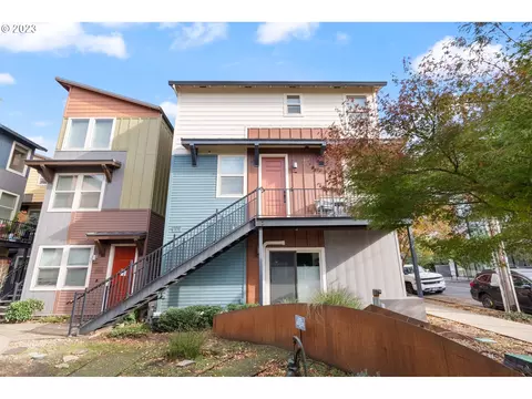 4329 SE Division St #B, Portland, OR 97206