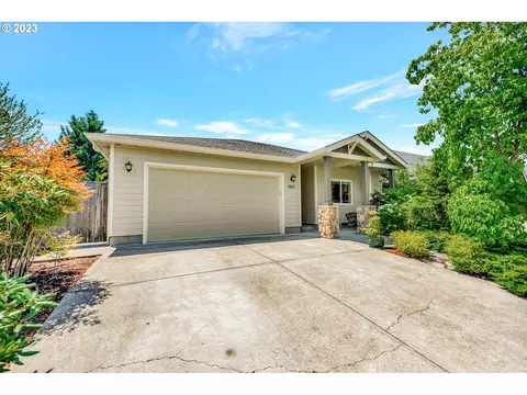 1071 Prairie Meadows Ave, Junction City, OR 97448