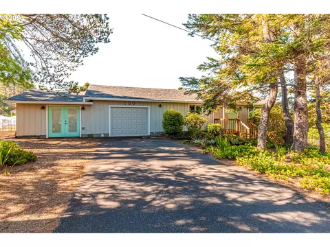 100 Hillcrest St, Lincoln City, OR 97367