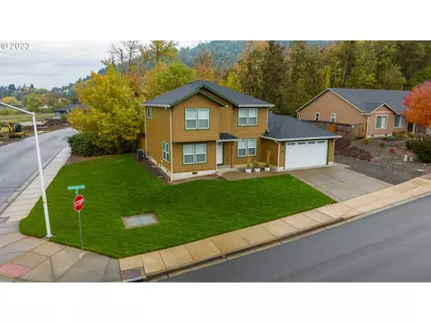 1510 W Tarragon Dr, Roseburg, OR 97471