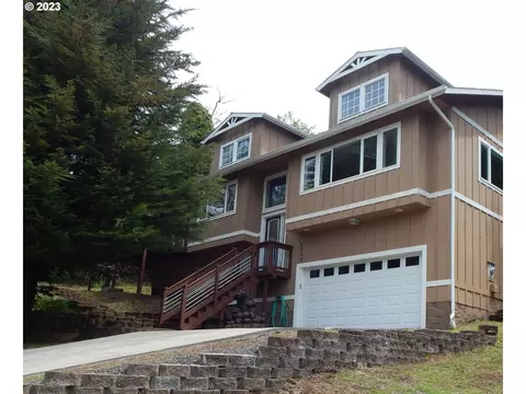 2245 Hamilton Dr, North Bend, OR 97459