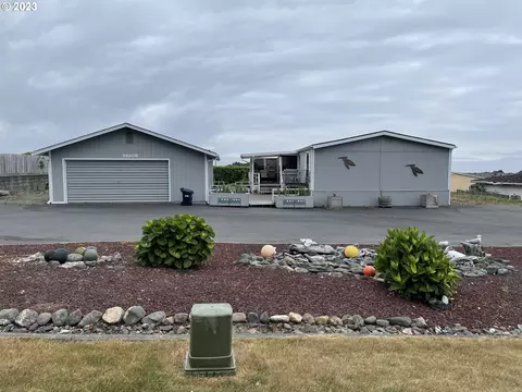 98608 Camellia Dr, Brookings, OR 97415