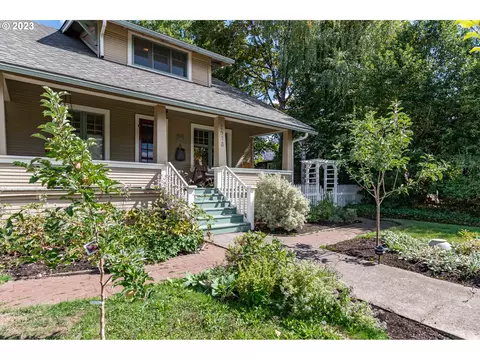 1975 Harris St, Eugene, OR 97405