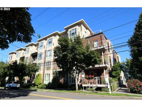 4280 S Corbett Ave #402, Portland, OR 97239