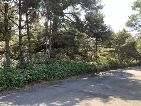 Shoreline Dr, Florence, OR 97439