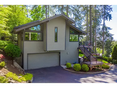 2685 Holiday Dr, Salem, OR 97302