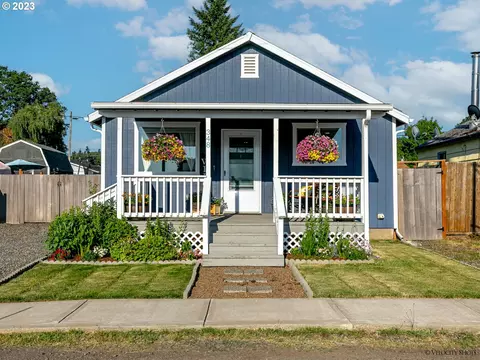 348 NW Wade St, Estacada, OR 97023