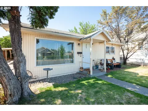 1502 E 12th St, The Dalles, OR 97058