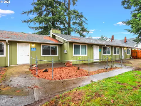 10929 NE Glisan St, Portland, OR 97220