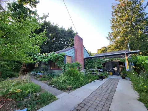 8925 E Burnside St, Portland, OR 97216