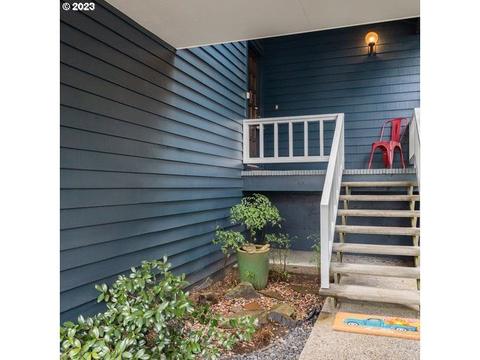 4606 SW Caldew St #D, Portland, OR 97219