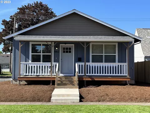 1062 B St, Springfield, OR 97477