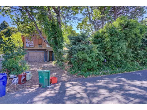 18916 NE Couch Ln, Portland, OR 97230
