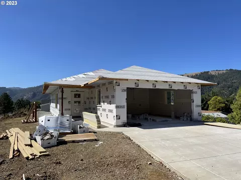 270 Clark St, Myrtle Creek, OR 97457