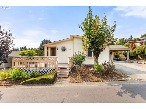 5701 NE St Johns Rd #13, Vancouver, WA 98661