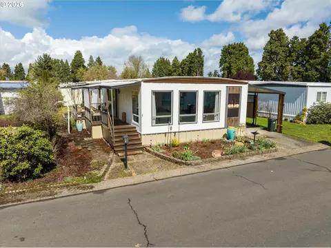 1800 Lakewood Ct #47, Eugene, OR 97402