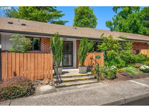 15100 SW Crown Dr #6, King City, OR 97224