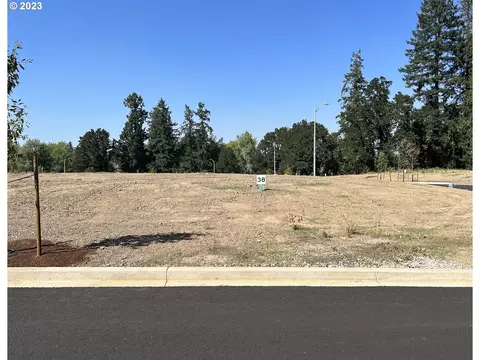 1511 NW Adelaide St #38, Mcminnville, OR 97128
