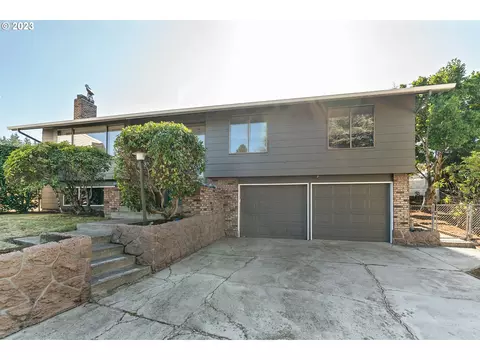 12736 NE Stanton St, Portland, OR 97230